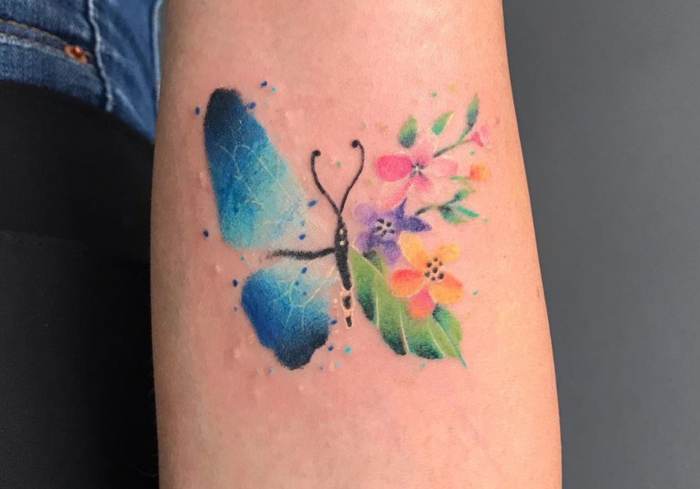 tatuaje acuarela mariposa