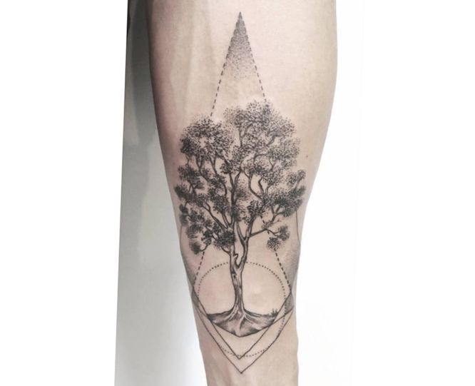tatuaje arbol geometrico