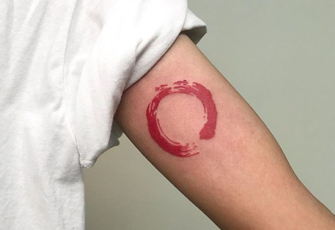 tatuaje circulo zen brazo