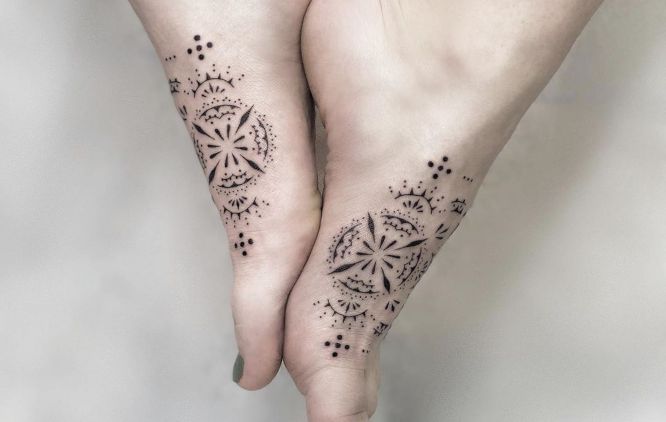 tatuaje geométrico pies