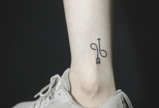 tatuaje malin minimalista