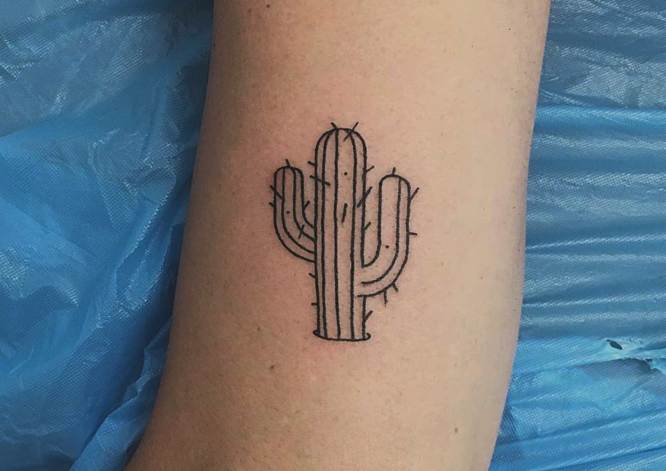 tatuaje minimalista cactus