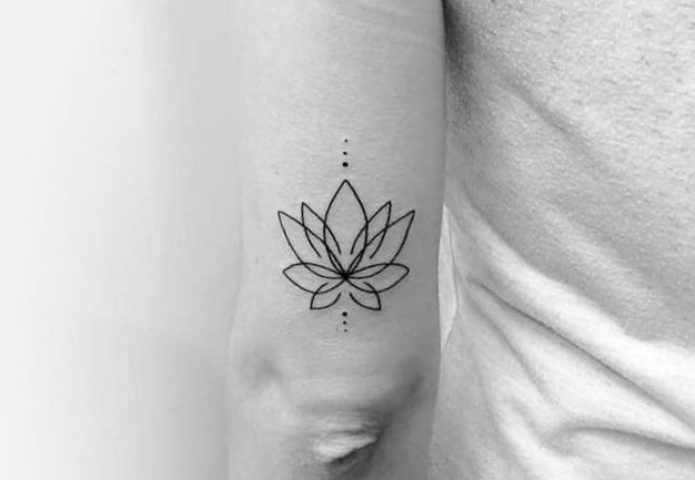tatuaje minimalista flor de loto