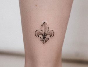 Tatuajes de la Flor de Lis con Significado, DiseÃ±os e Ideas