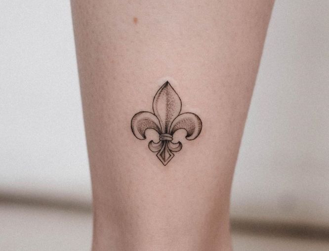 Significado de tatuajes de Flor de Lis con Diseños e Ideas