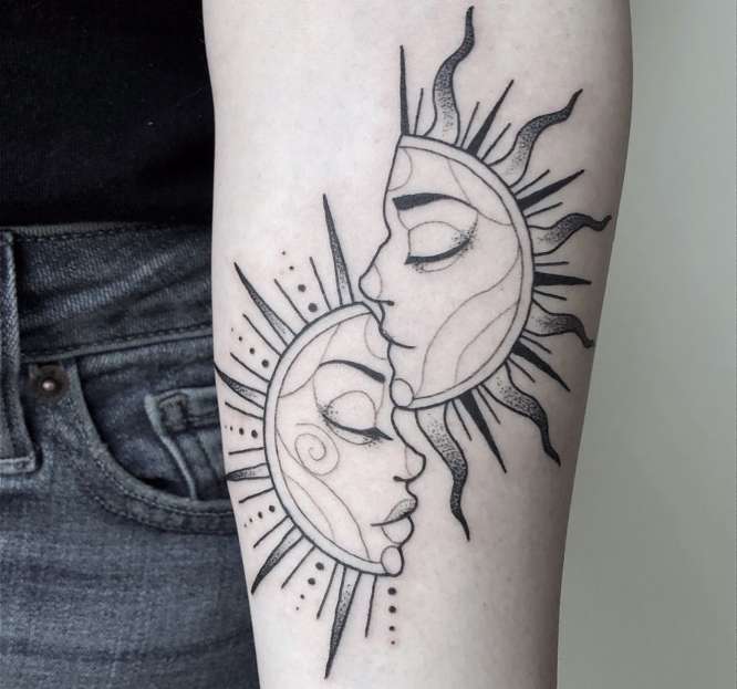 tatuajes luna sol brazo mujer