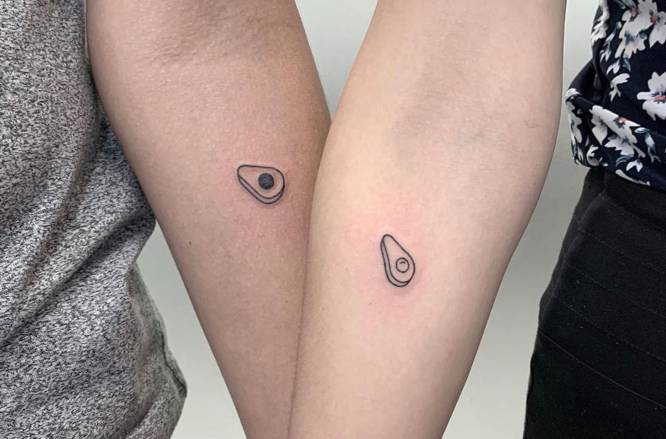 tatuajes pareja aguacates