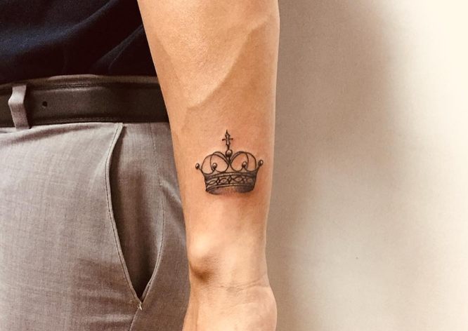 tatuajes pequeños corona