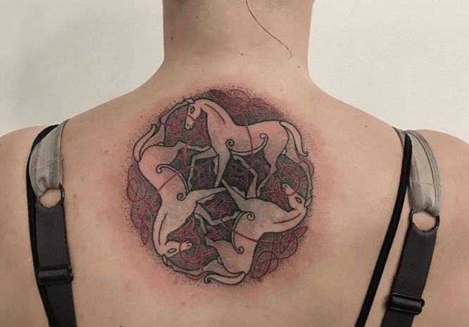 tatuajes caballos espalda