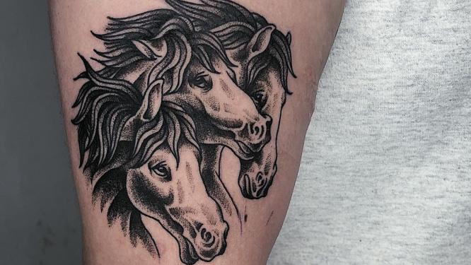 tatuajes caballos hombre