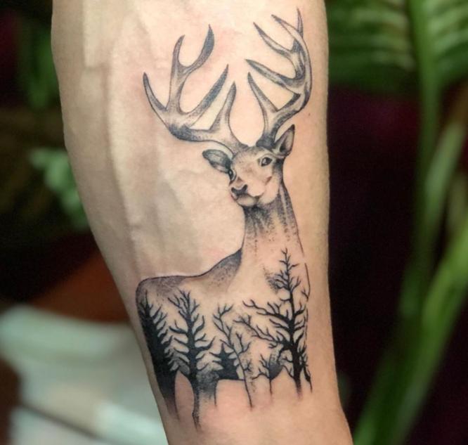 tatuajes ciervo antebrazo