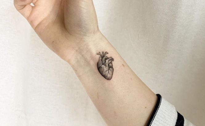 tatuajes corazon pequeño muñeca