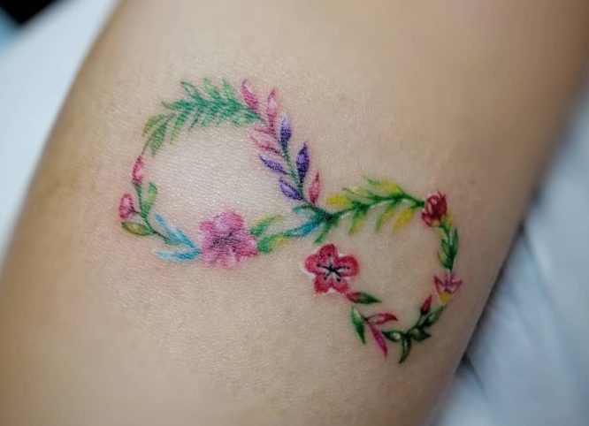 tatuajes infinito pequeño colores