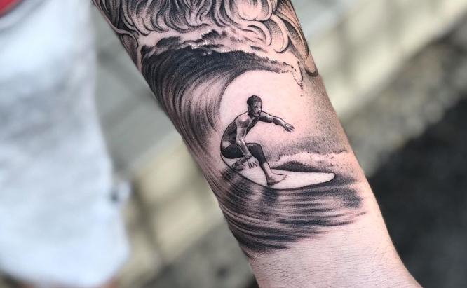tatuajes olas surf brazo