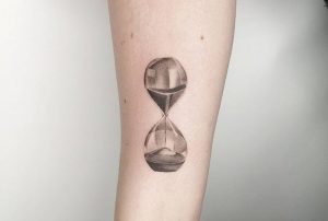 Tatuajes Reloj de Arena con Significado, Diseños e Ideas