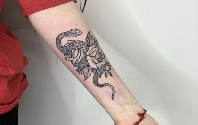 tatuajes serpiente flores