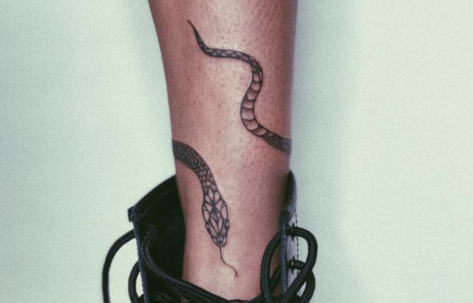 tatuajes serpiente pierna