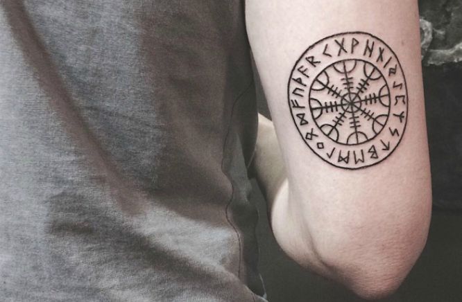 tatuajes vikingos runas Aegishjalmur