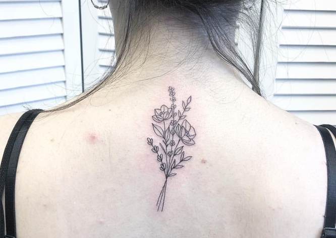 tatuajes nuca flores